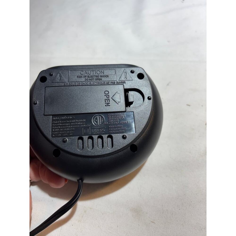 Amazon Basics Digital Alarm Clock - Picture 5 of 5
